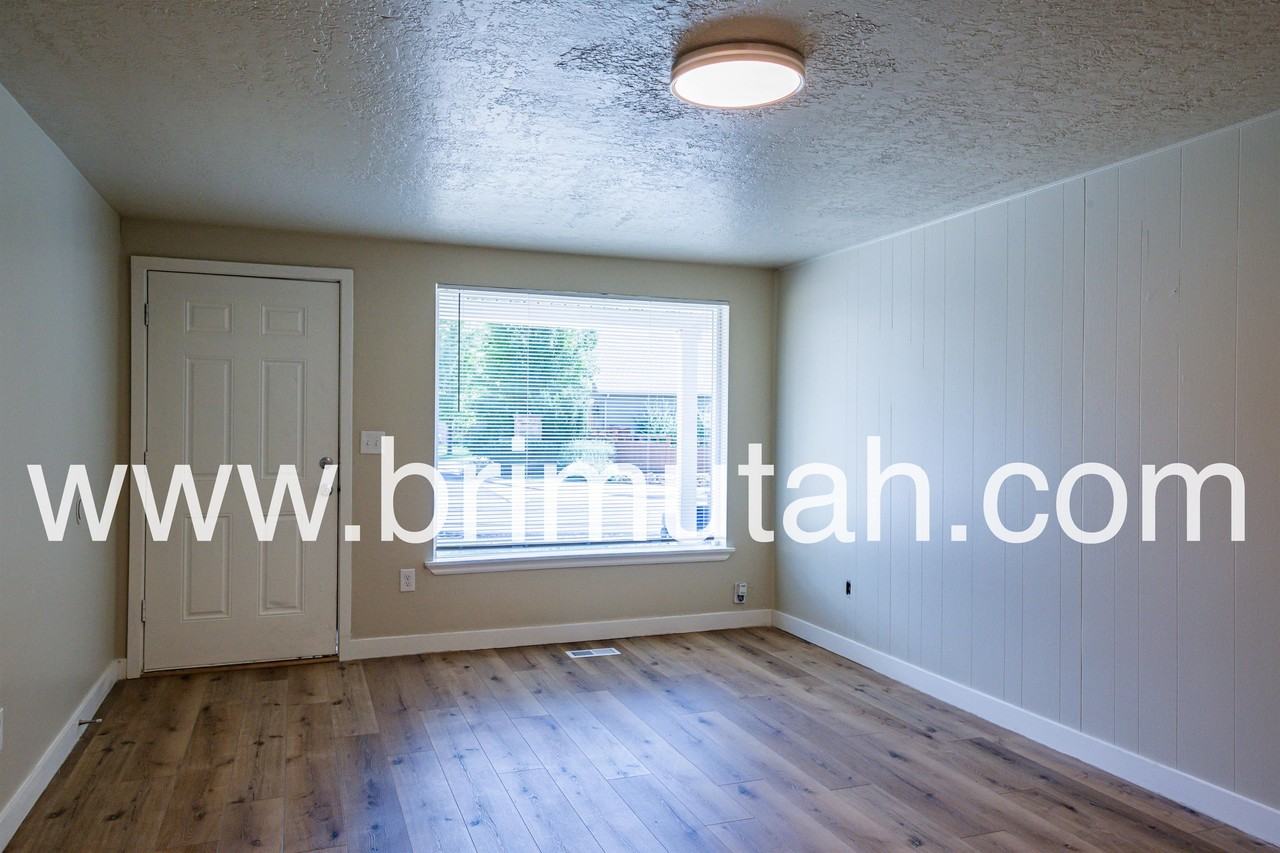 2393 E 3000 S #2393 - Photo 3 of 23