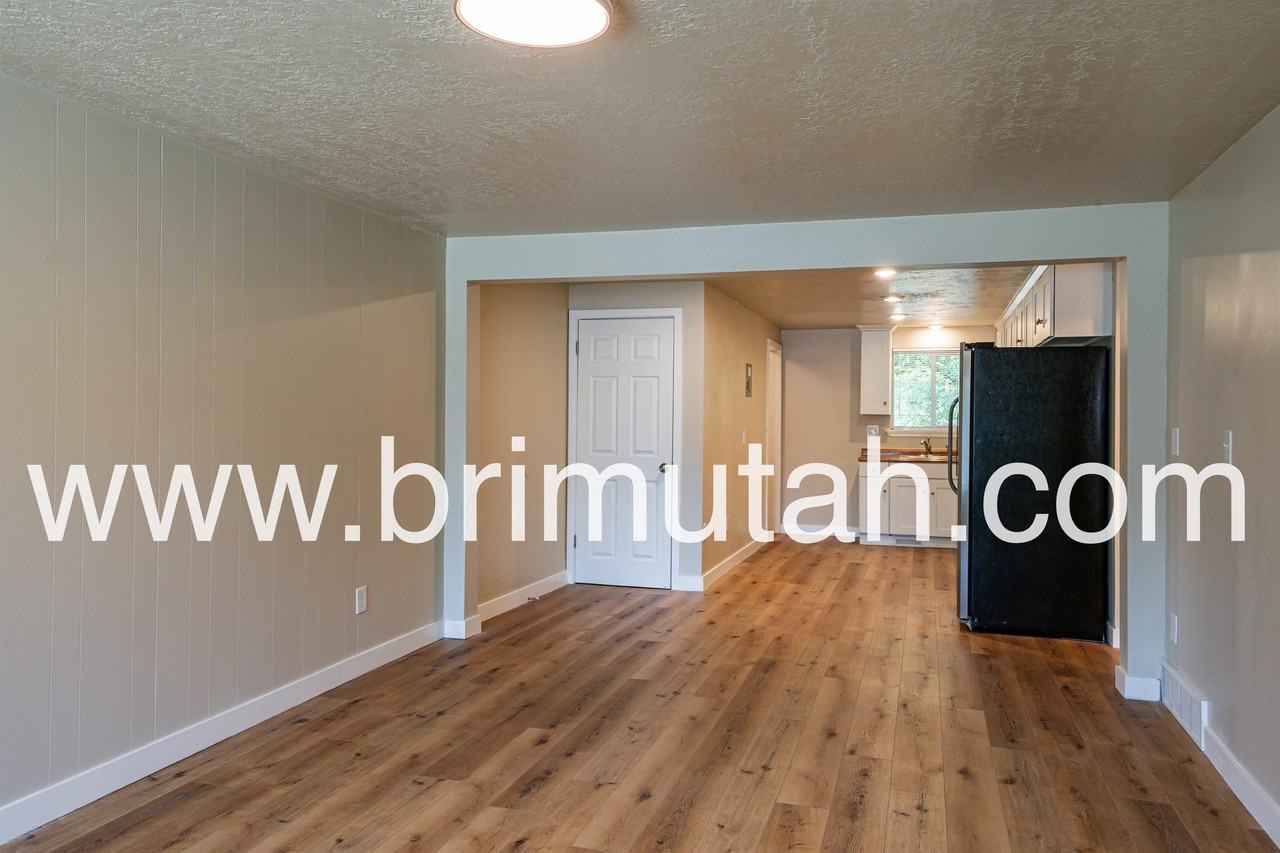 2393 E 3000 S #2393 - Photo 4 of 23