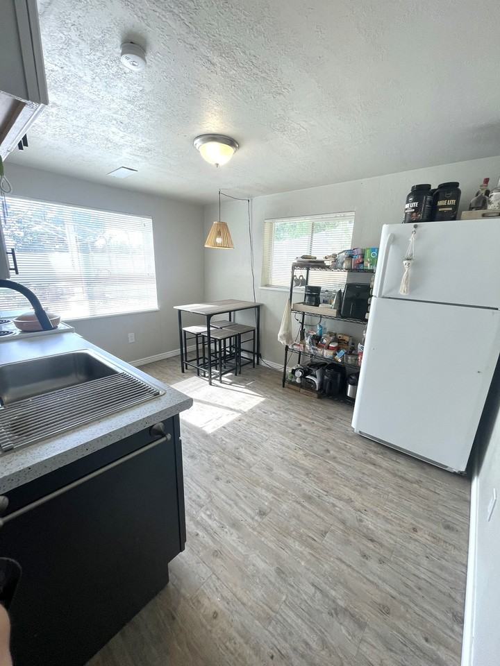 289 N 1030 W - Photo 2 of 17