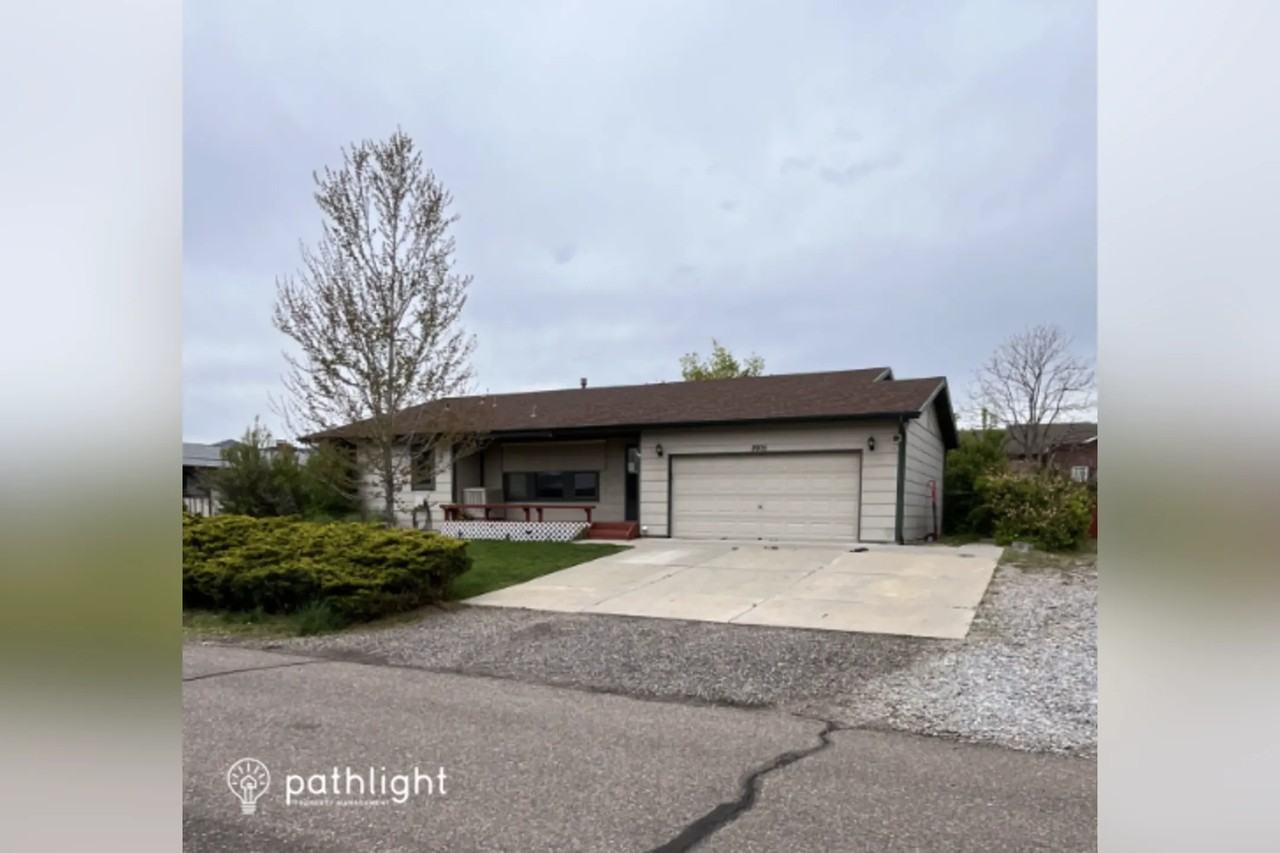 8905 S Brentwood St - Photo 2 of 3