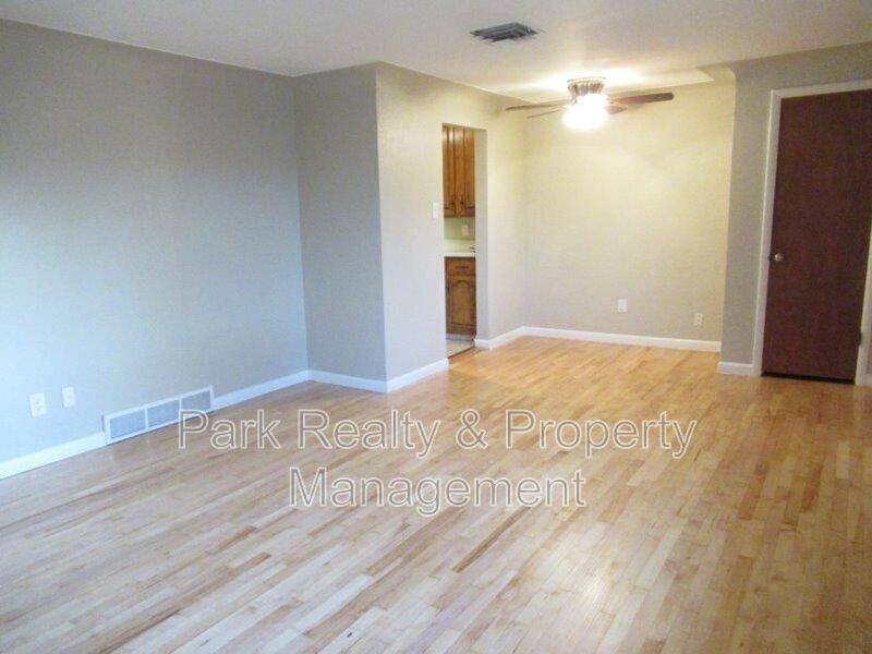 1672 S Benton St - Photo 4 of 7