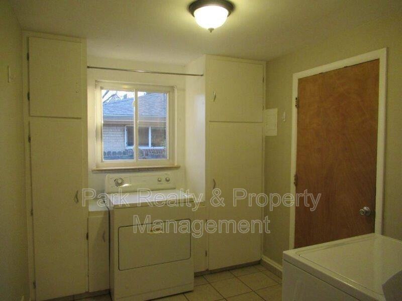 1672 S Benton St - Photo 6 of 7