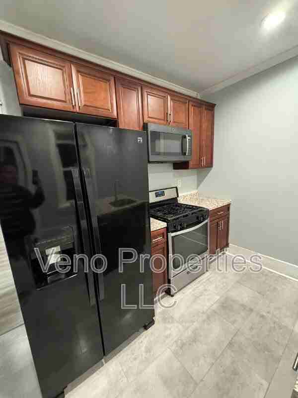 513 Seneca St #1 - Photo 2 of 18