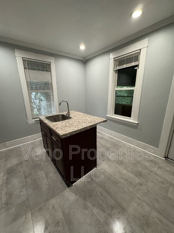 513 Seneca St #1 - Photo 3 of 18