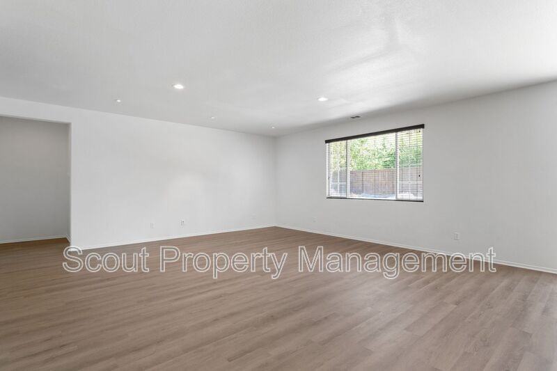 44704 Duckhorn St - Photo 3 of 24