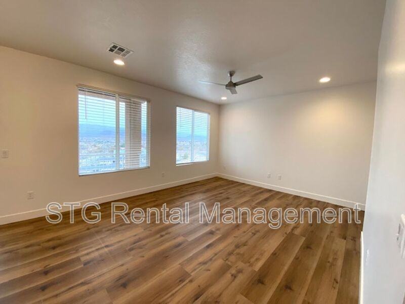 438 N Stone Mountain Dr #A - Photo 3 of 33