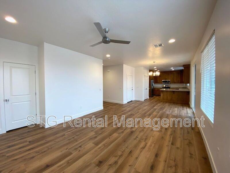 438 N Stone Mountain Dr #A - Photo 5 of 33