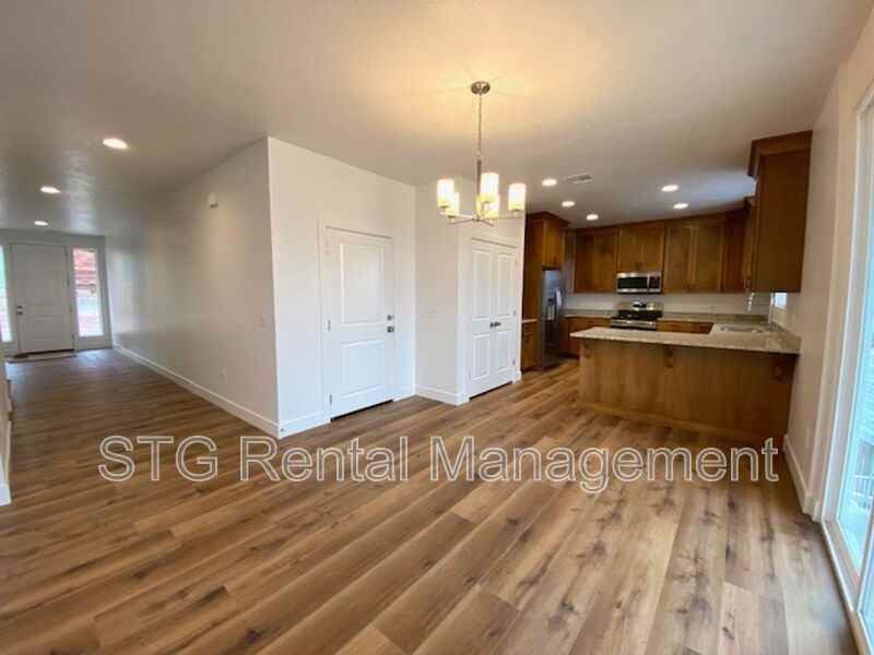 438 N Stone Mountain Dr #A - Photo 6 of 33
