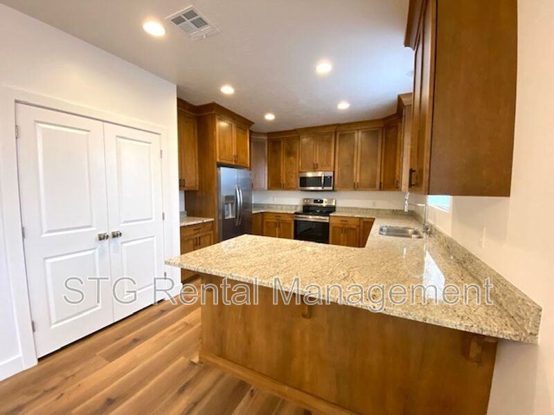 438 N Stone Mountain Dr #A - Photo 7 of 33