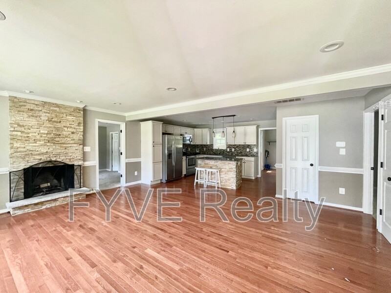 26 Breezy Hill Dr - Photo 3 of 14