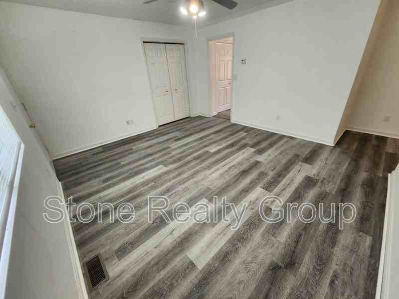 760 S Fulton St #A - Photo 4 of 9