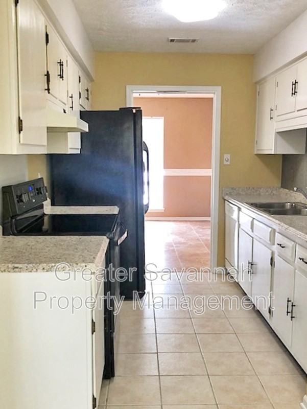 902 Old Mill Rd - Photo 7 of 21