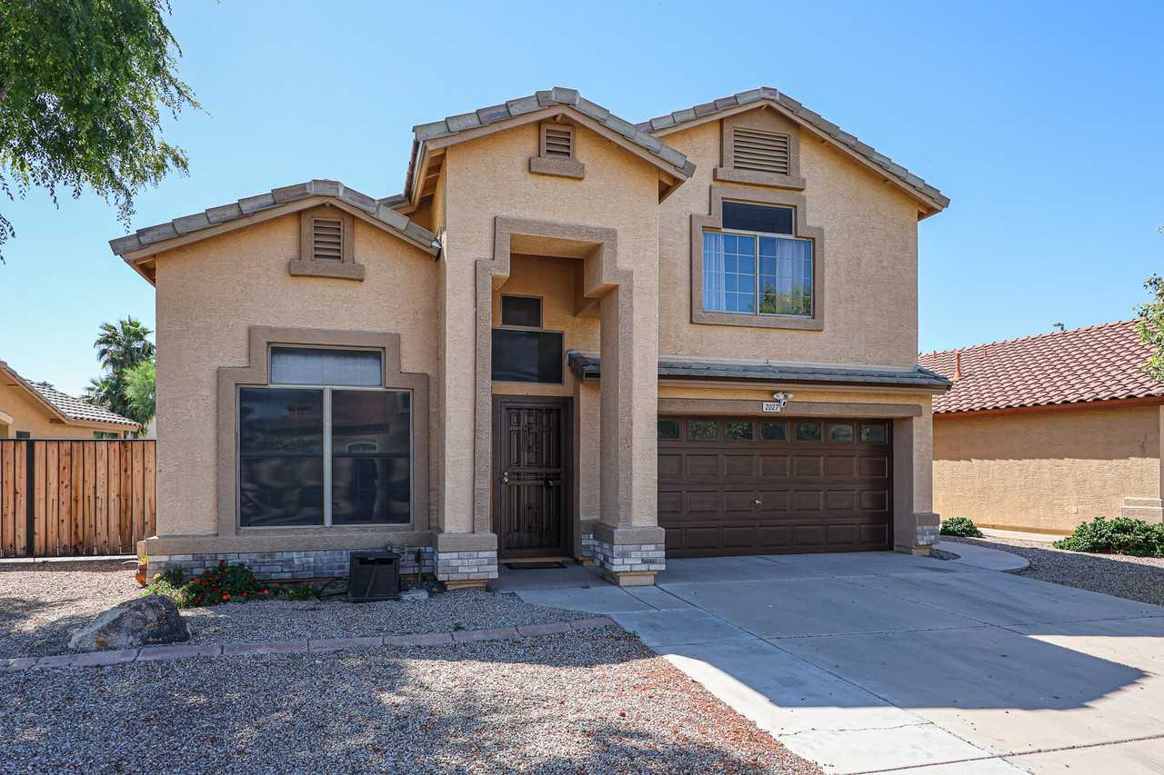 2027 S Bahama Dr - Photo 2 of 40