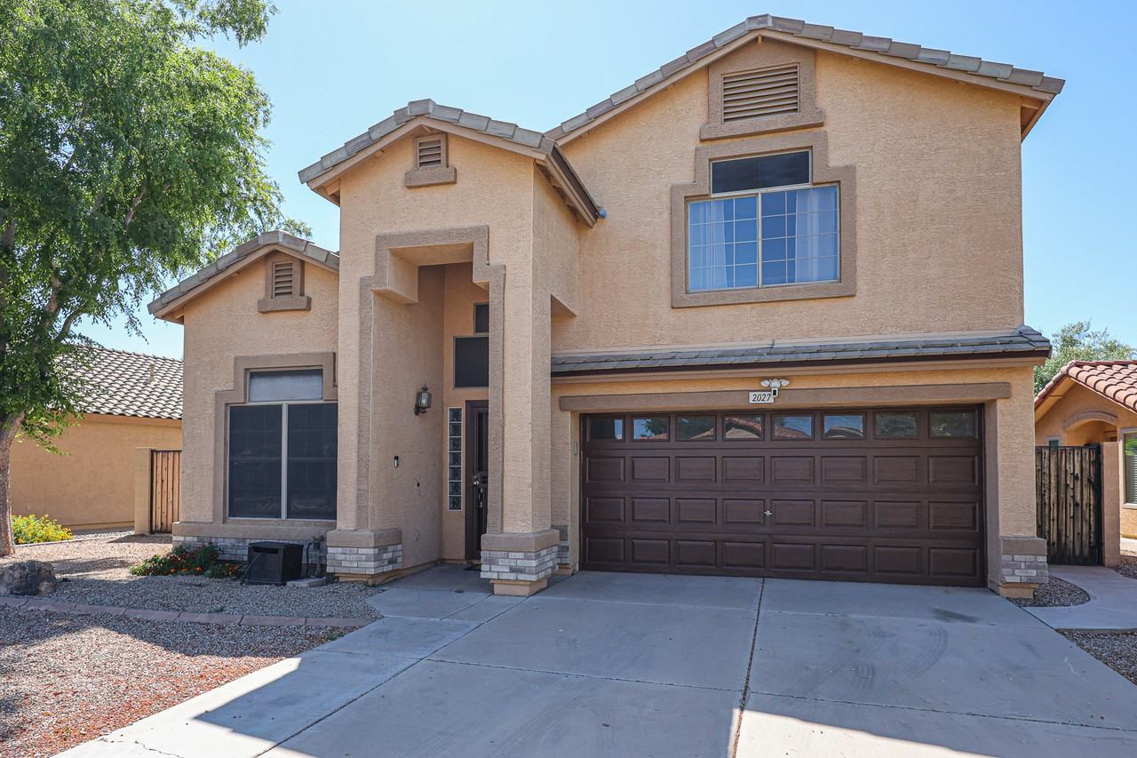 2027 S Bahama Dr - Photo 3 of 40