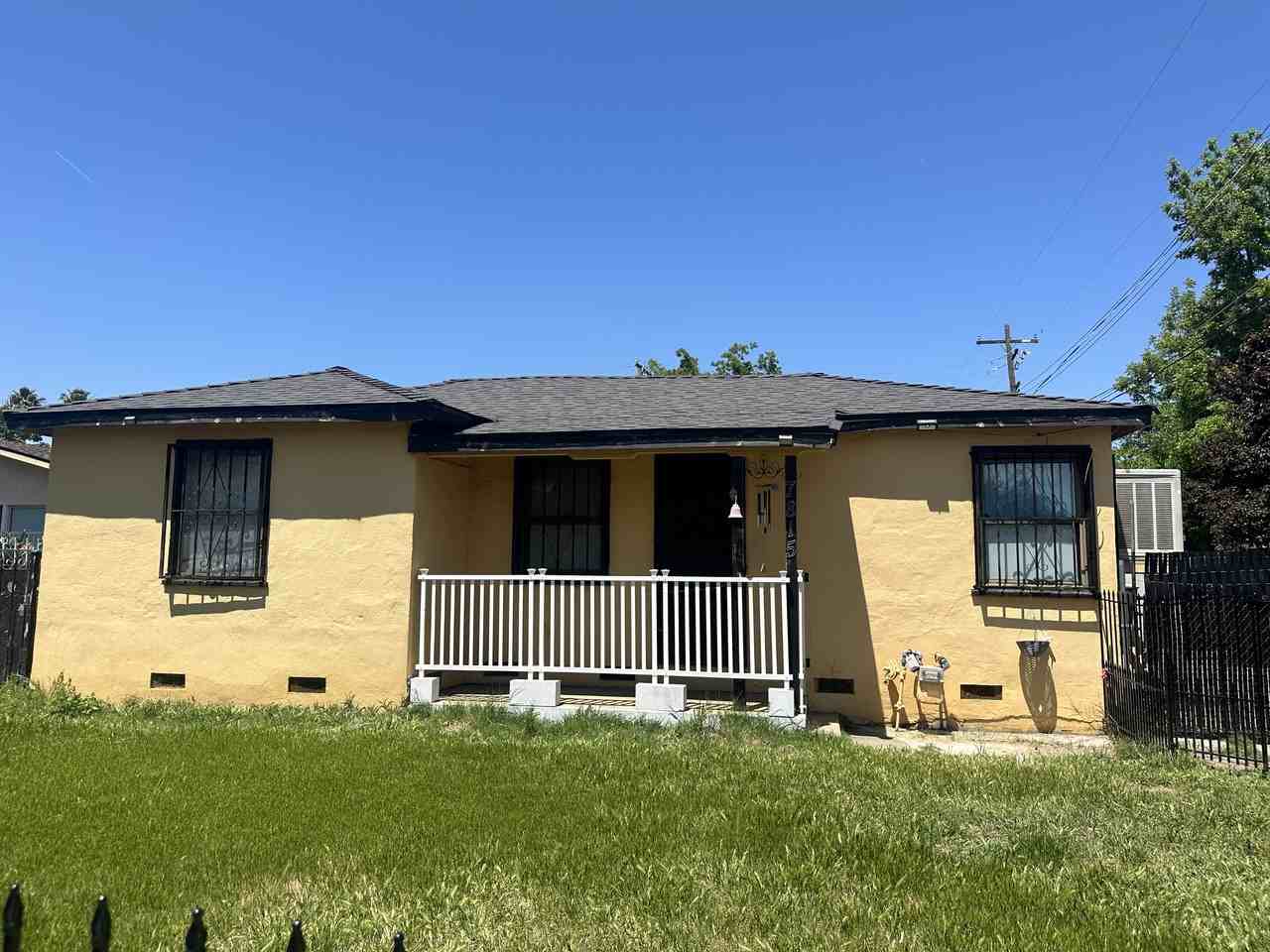 7815 37th Ave - Photo 2 of 26