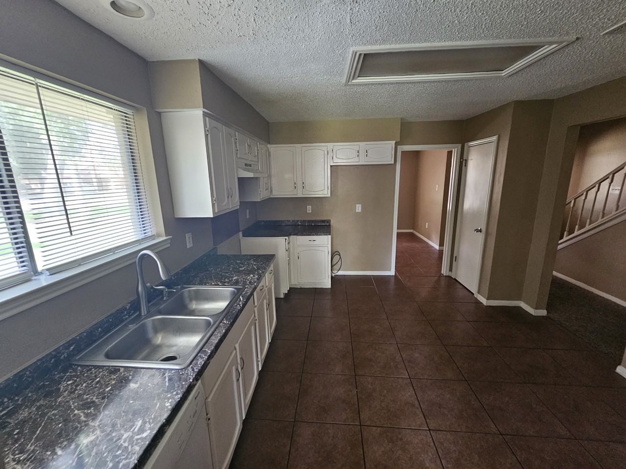 17323 Glenhew Road - Photo 3 of 11