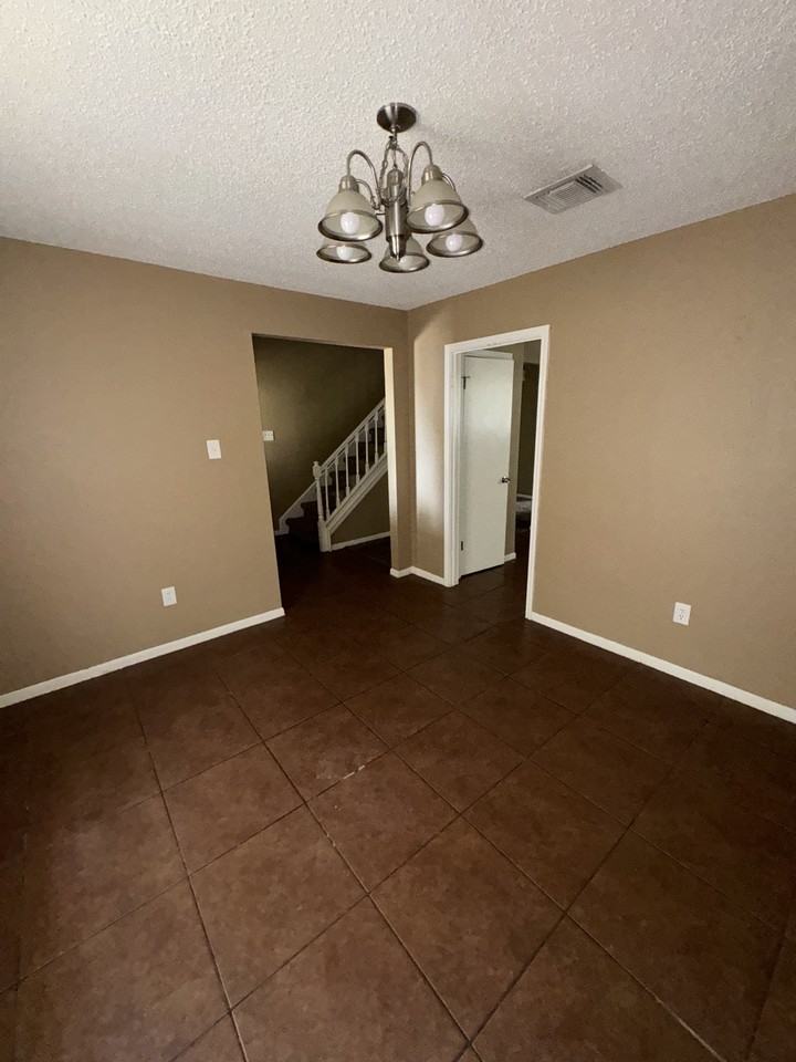 17323 Glenhew Road - Photo 4 of 11