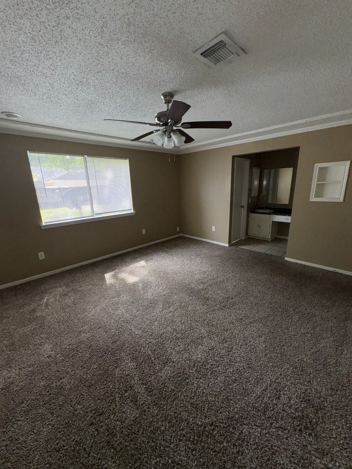 17323 Glenhew Road - Photo 5 of 11