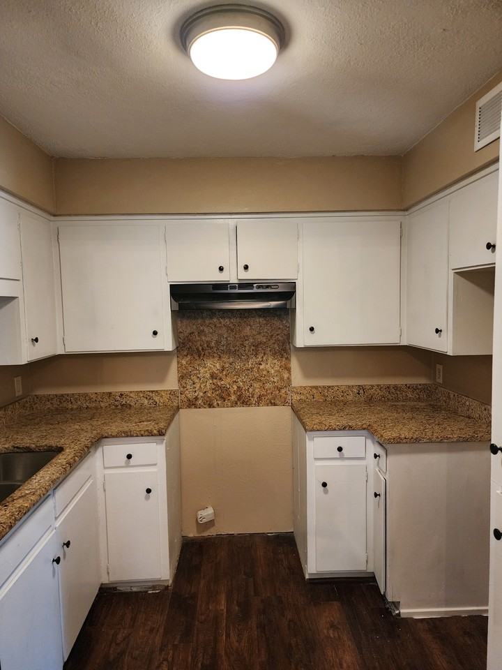 6803 Trail Lake Dr - Photo 2 of 8