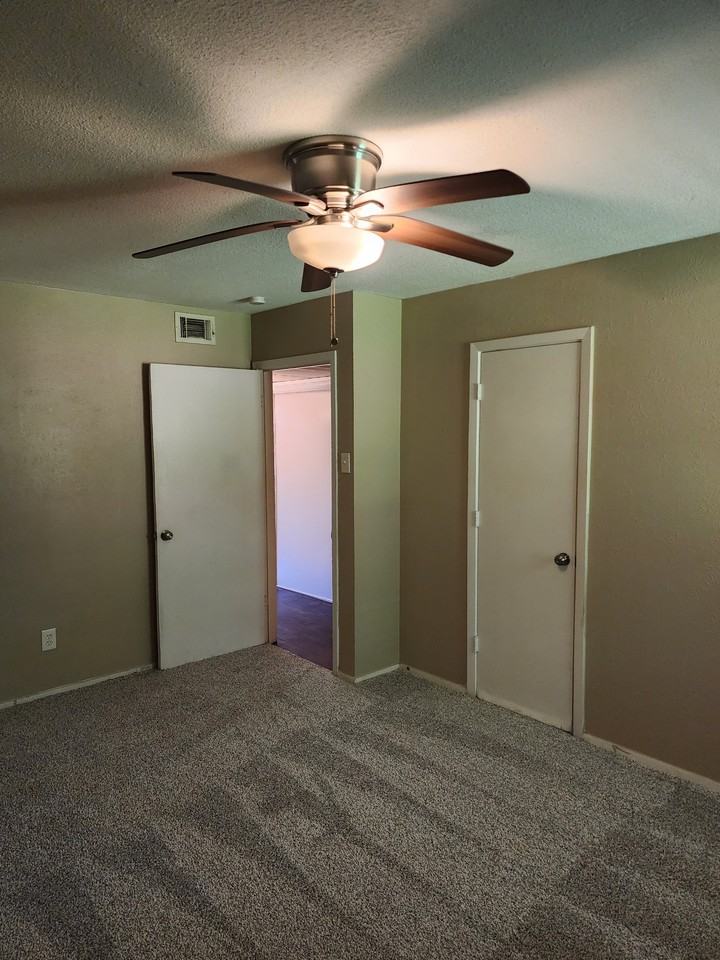 6803 Trail Lake Dr - Photo 7 of 8