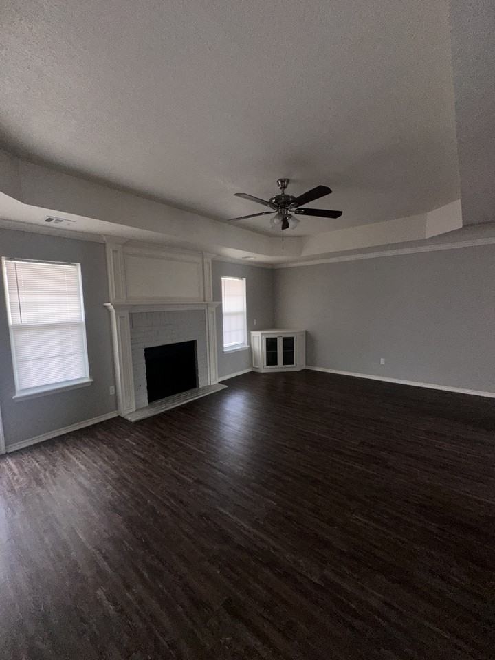 241 W Pines Way - Photo 2 of 9