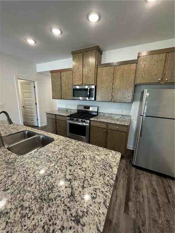 321 Westbrook Ct - Photo 3 of 14