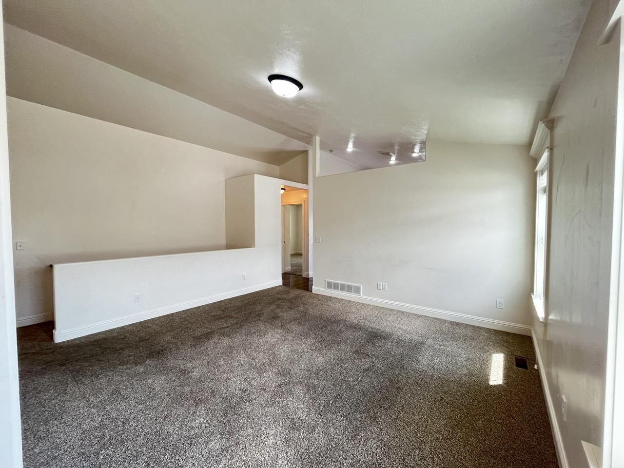 1195 Midway Ave - Photo 2 of 17