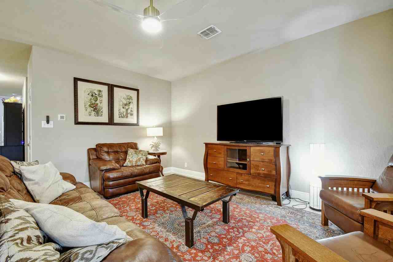 8814 Melton Gln - Photo 5 of 31