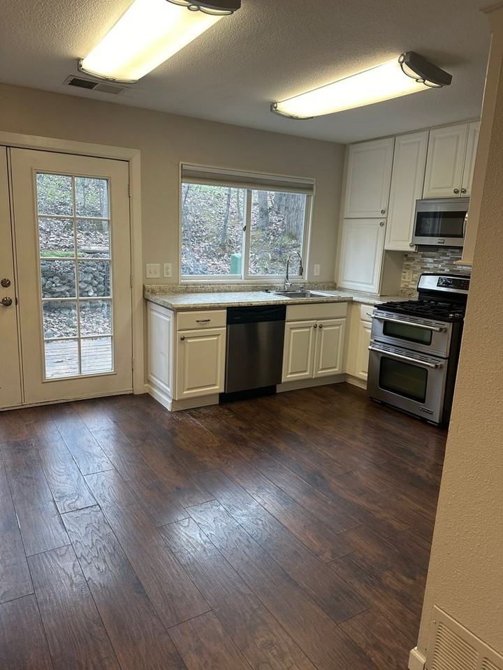 1295 Elegante Ln - Photo 6 of 25