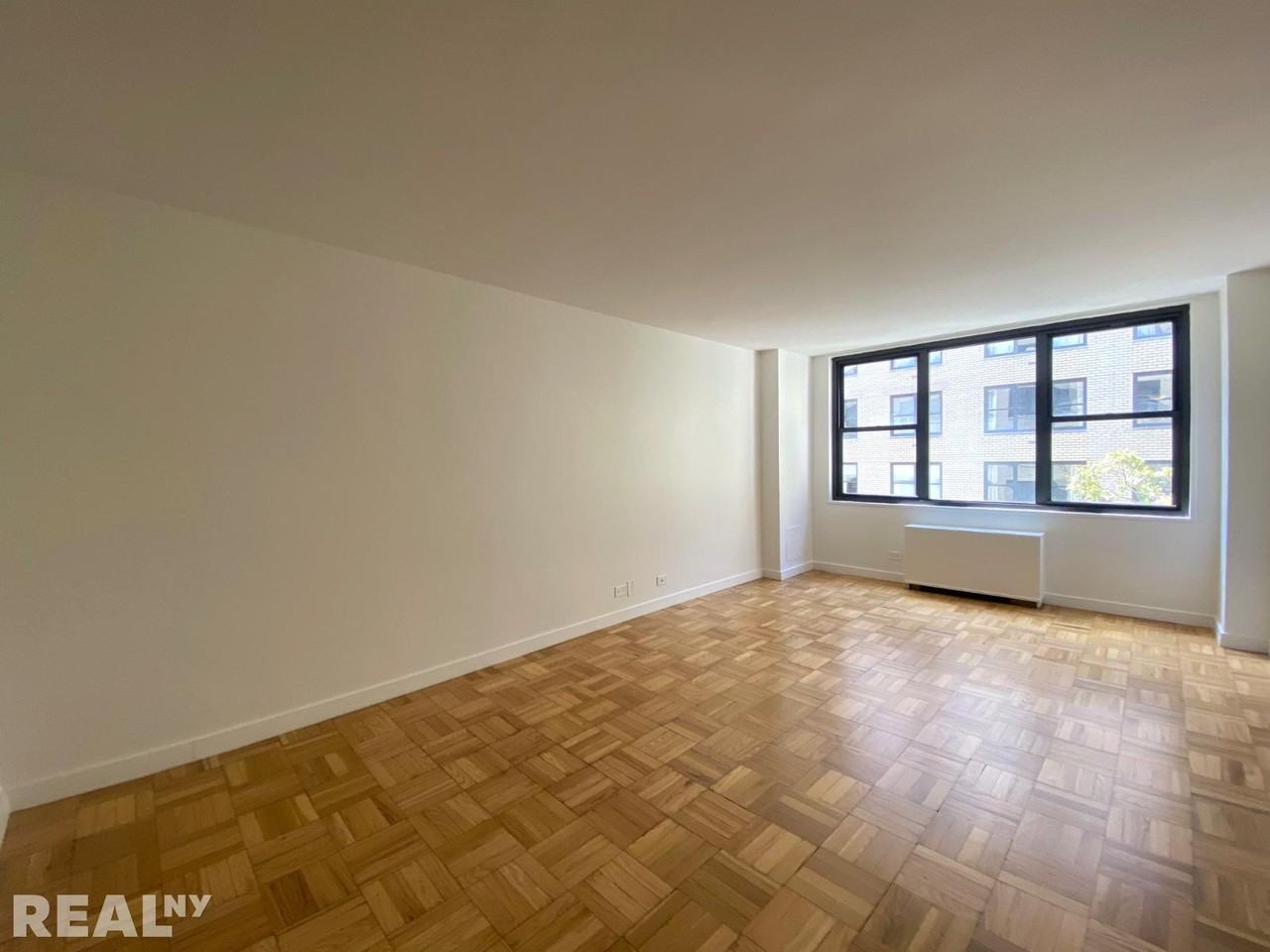 E 49th St #3N - Photo 2 of 5