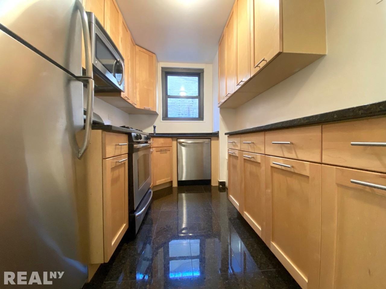 E 49th St #3N - Photo 3 of 5