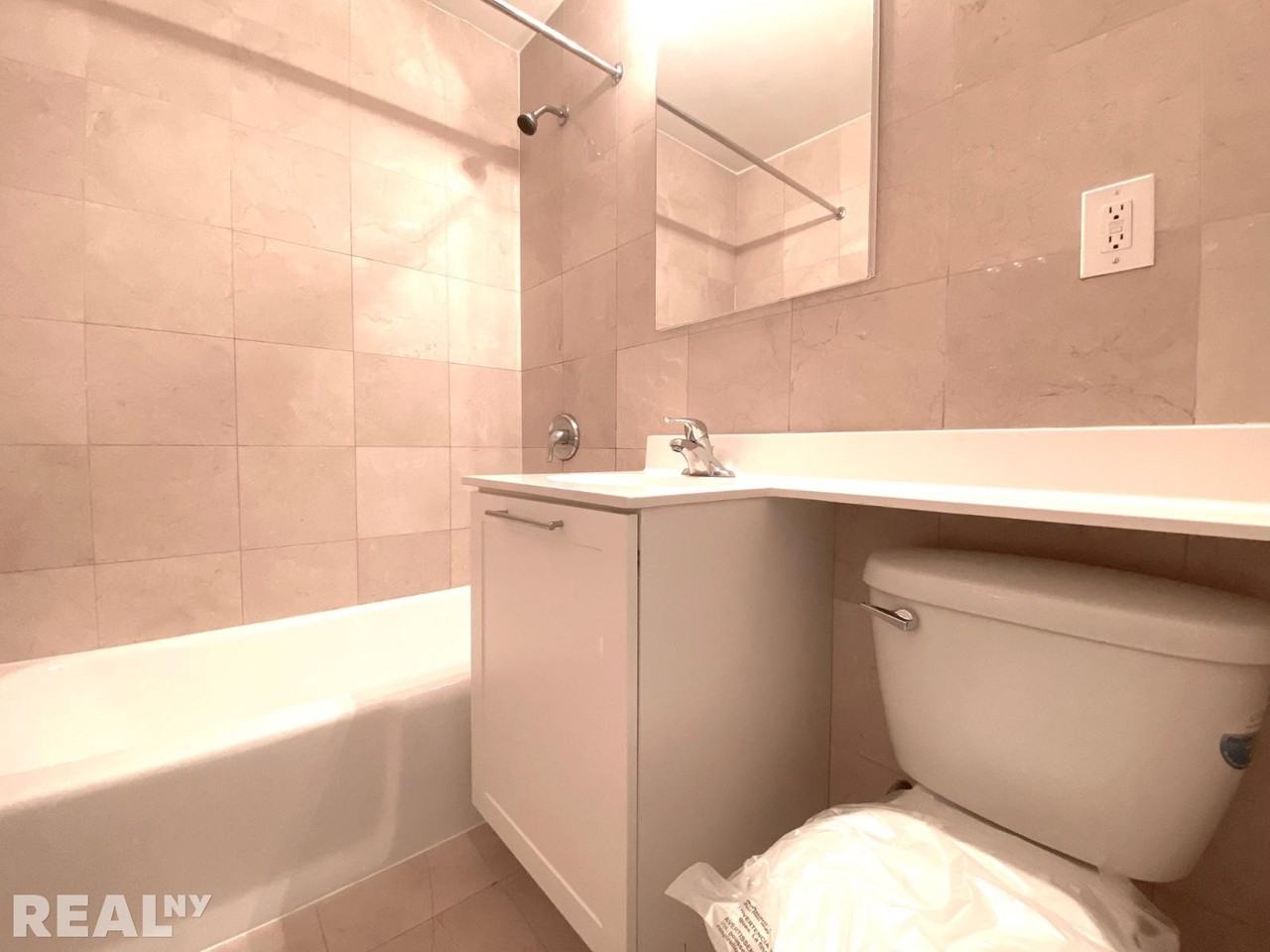 E 49th St #3N - Photo 4 of 5