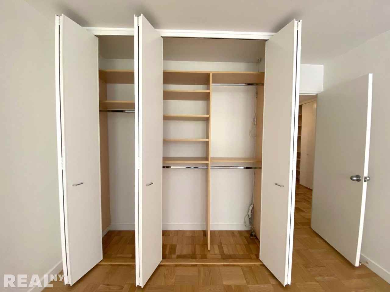 E 49th St #3N - Photo 5 of 5