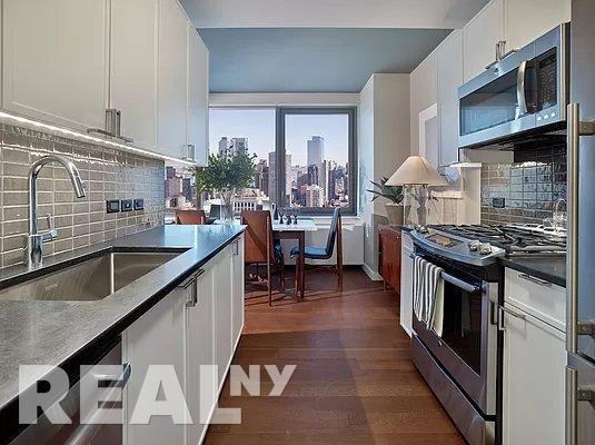 W 31st St #29C - Photo 4 of 11