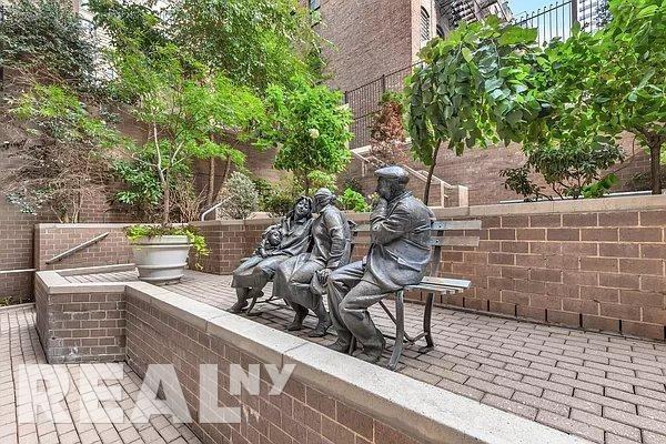 W 87th St #9B - Photo 6 of 9