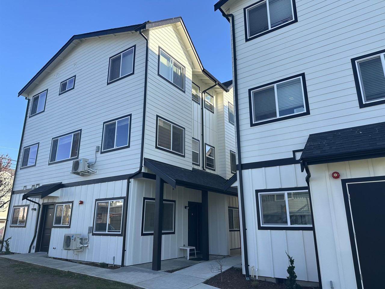 611 South Anderson Street - Photo 6 of 36