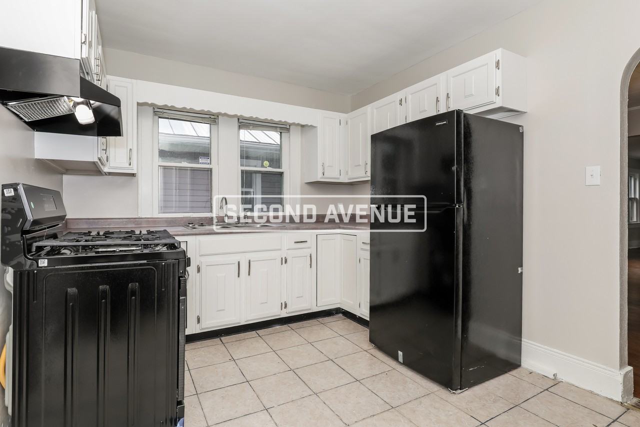 2536 E 17th St - Photo 2 of 25