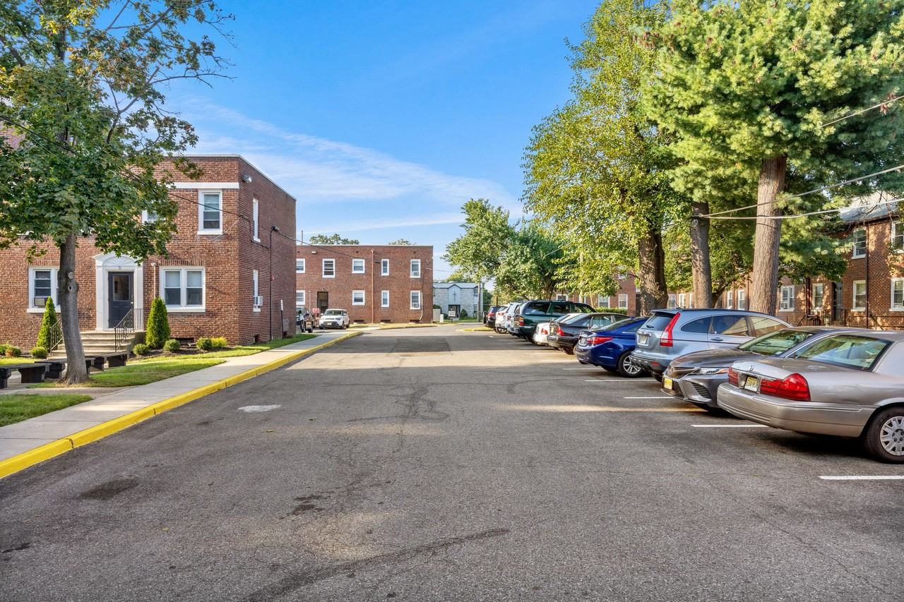 Mapleview Apartments - Photo 4 of 18