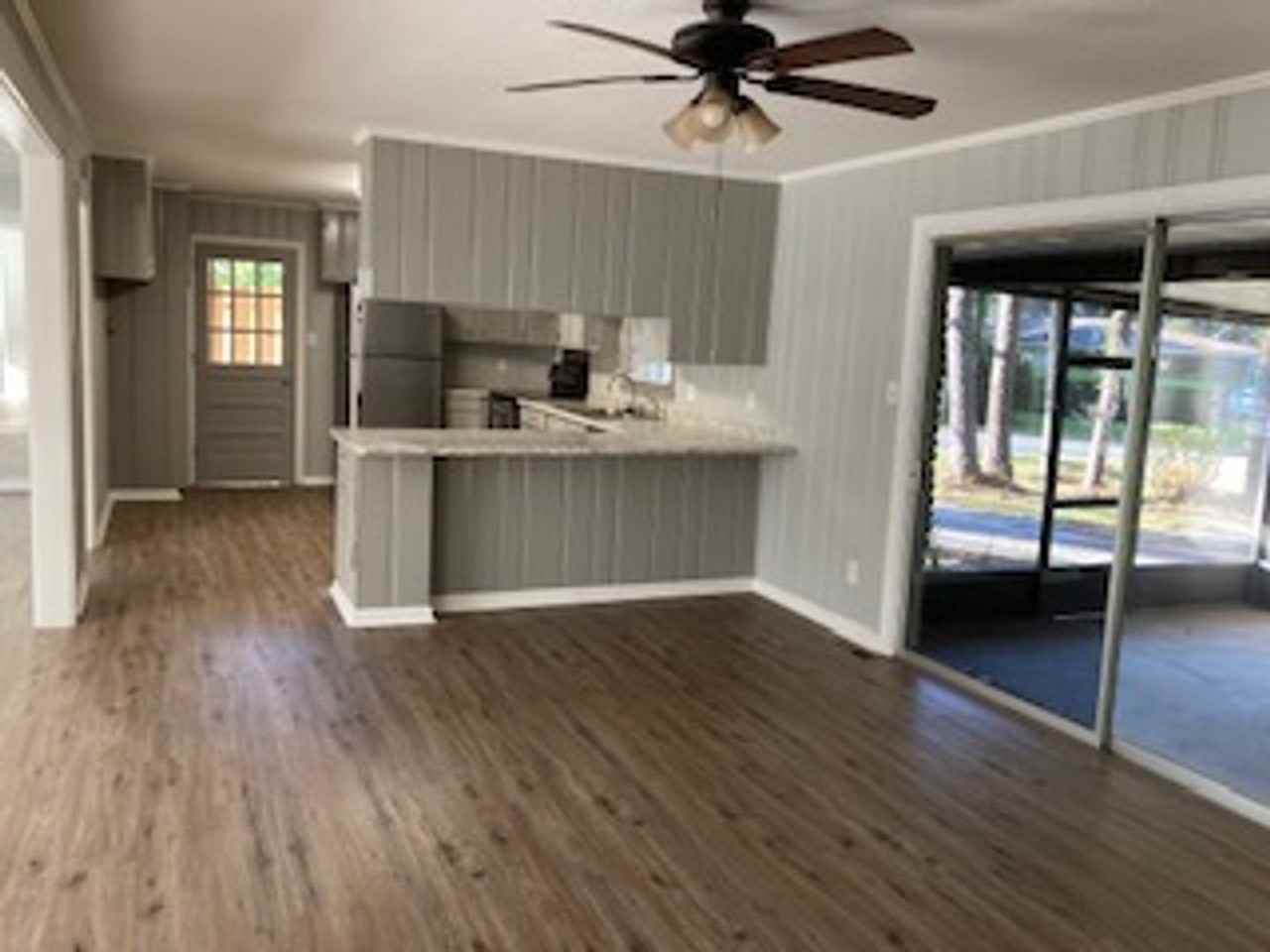 2208 Jerry Jones Dr - Photo 3 of 12