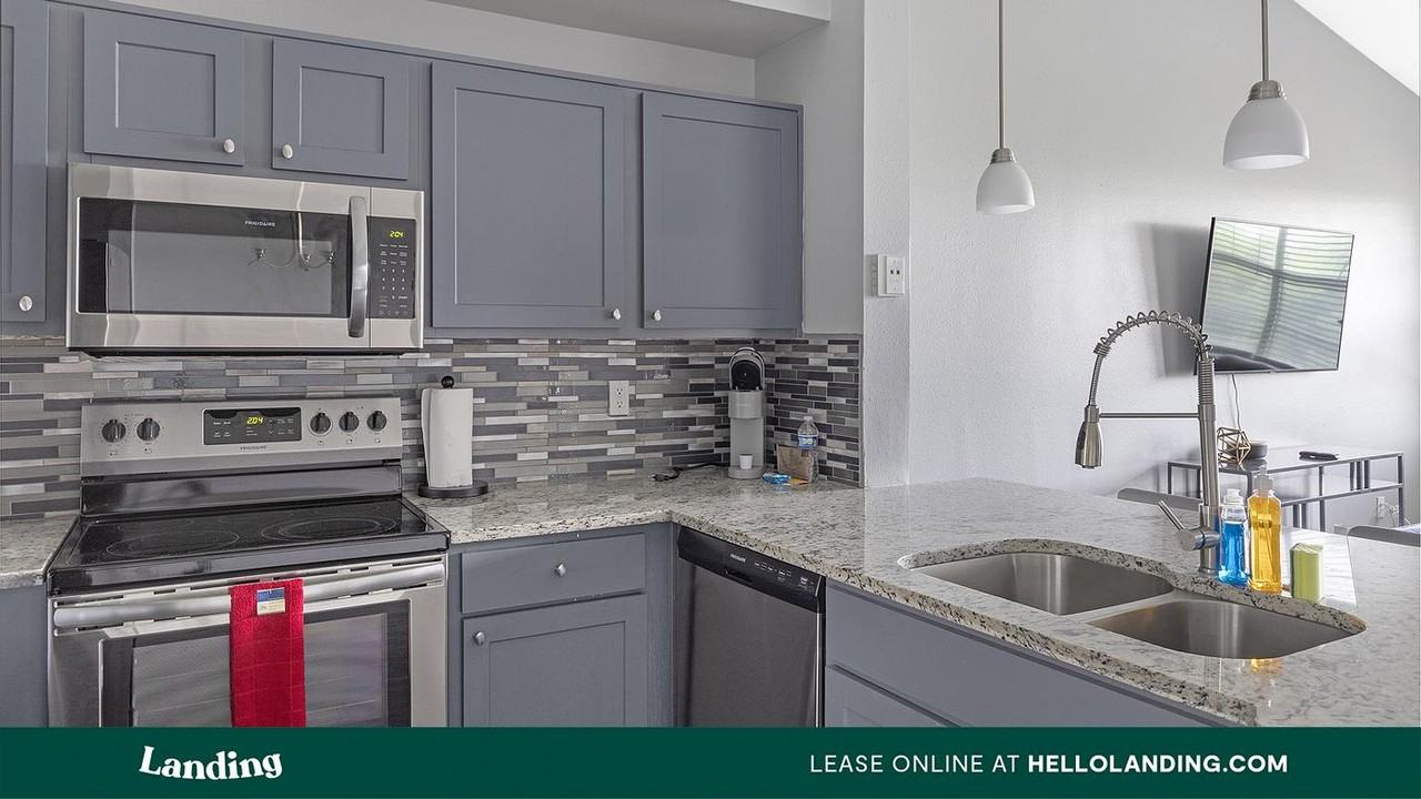 533 Fossil Creek Blvd - Photo 4 of 50