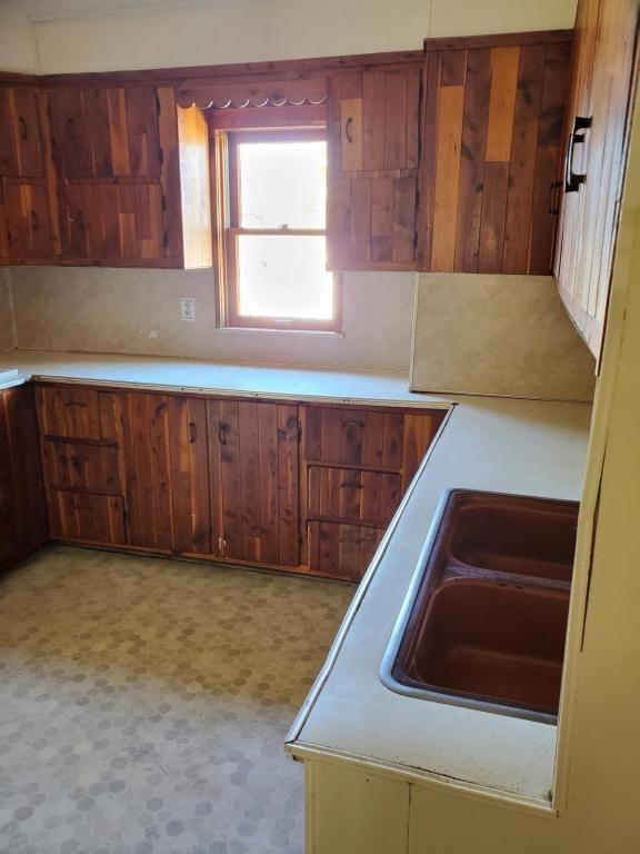 309 1/2 E Washington St - Photo 4 of 12