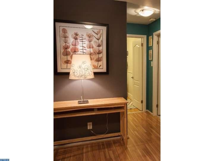 1720 Oakwood Terrace #7A - Photo 3 of 17