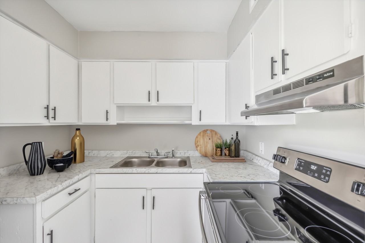 Flats on Fifth - Photo 4 of 55