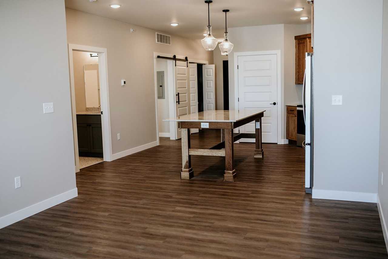 Highland Heights 3820 - 3880 - Photo 6 of 10