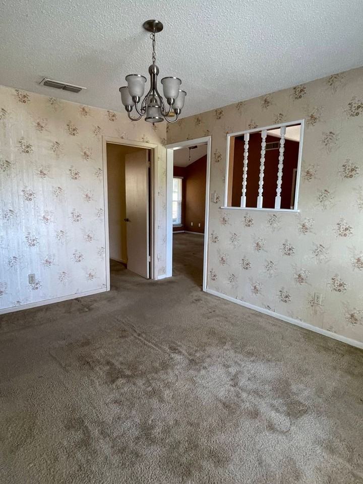 1605 Cedar Oaks Ln - Photo 4 of 5