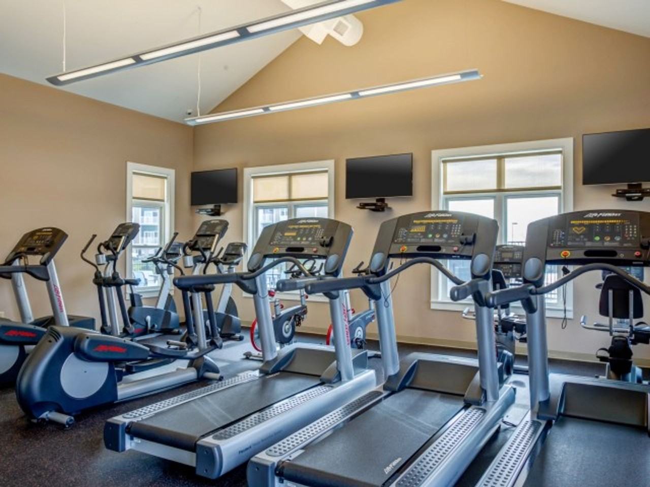 Tidewater at Salisbury Apartments - Photo 3 of 41