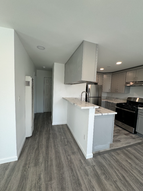 1503 S Cochran Ave #1B - Photo 6 of 13