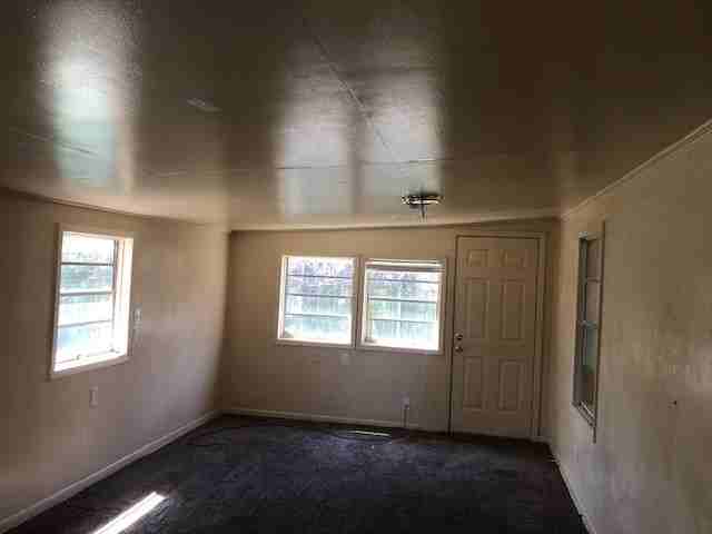 204 Montgomery St - Photo 2 of 7