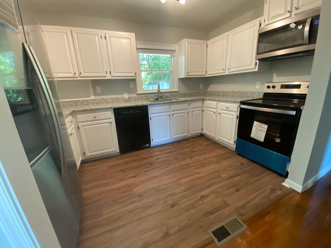 3420 Canterbury St - Photo 3 of 13