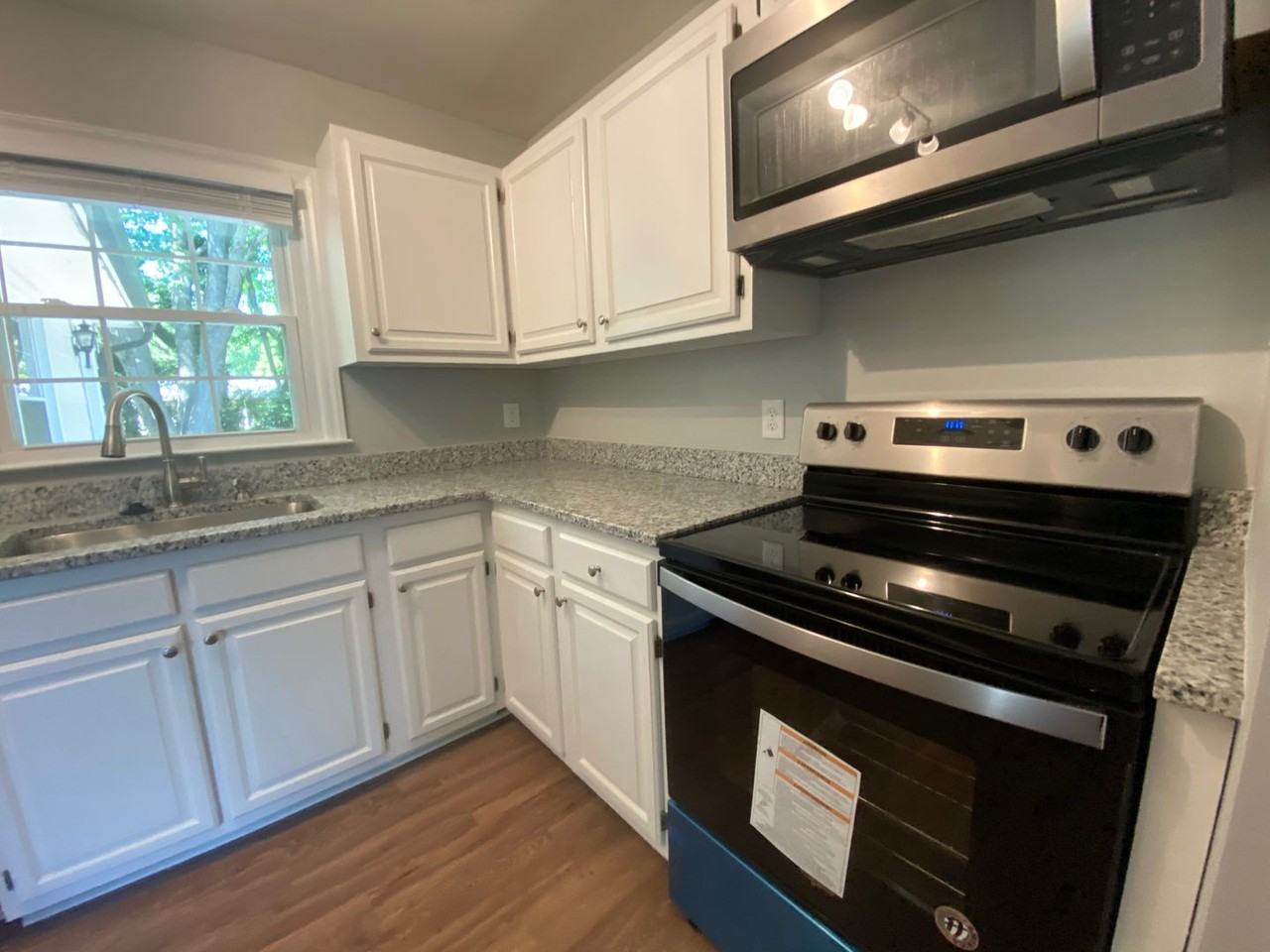 3420 Canterbury St - Photo 5 of 13